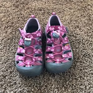 Toddler size 10 Keen sandals